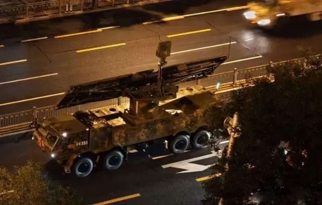 Hệ thống vũ khí vi sóng mới của Trung Quốc. Ảnh: Defense News