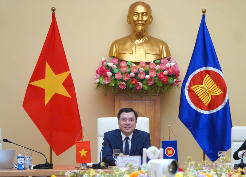 Đoàn Việt Nam do Thứ trưởng Bộ Công Thương Nguyễn Sinh Nhật Tân làm Trưởng đoàn. Ảnh: Minh Trang