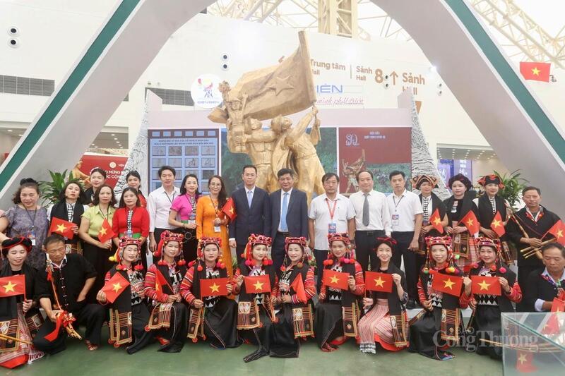Tỉnh Điện Biên tích cực tham gia triển lãm, coi đây vừa là nhiệm vụ chính trị quan trọng, vừa là cơ hội để tỉnh tôn vinh sự đóng góp, đồng hành của tỉnh với quốc gia, dân tộc