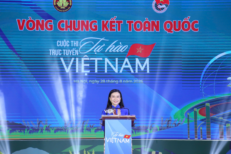 Chị Nguyễn Phạm Duy Trang, Bí thư Trung ương Đoàn, Chủ tịch Hội đồng Đội Trung ương phát biểu tại chương trình
