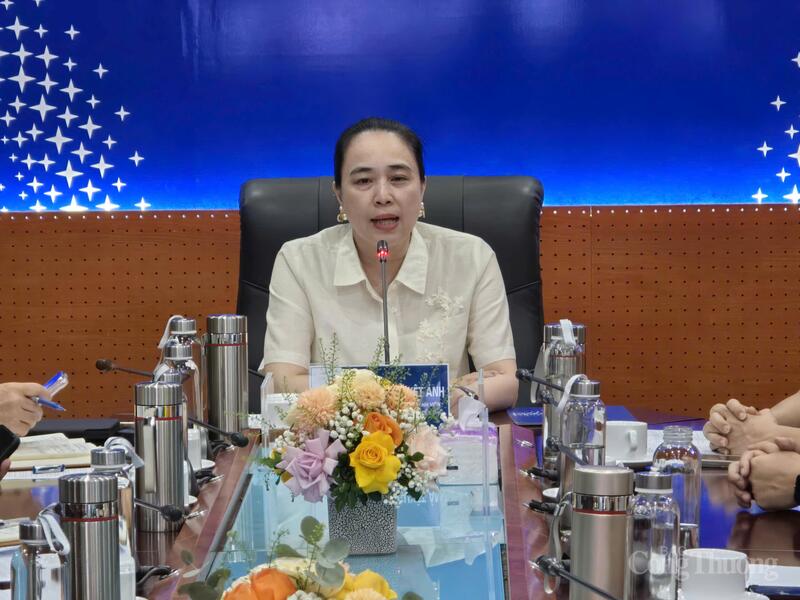 Chủ tịch HĐTV EVNNPC Đỗ Nguyệt Ánh chỉ đạo các đơn vị khẩn trương khắc phục sự cố lưới điện theo đúng tinh thần chỉ đạo của Bộ trưởng Bộ Công Thương và Tập đoàn Điện lực Việt Nam