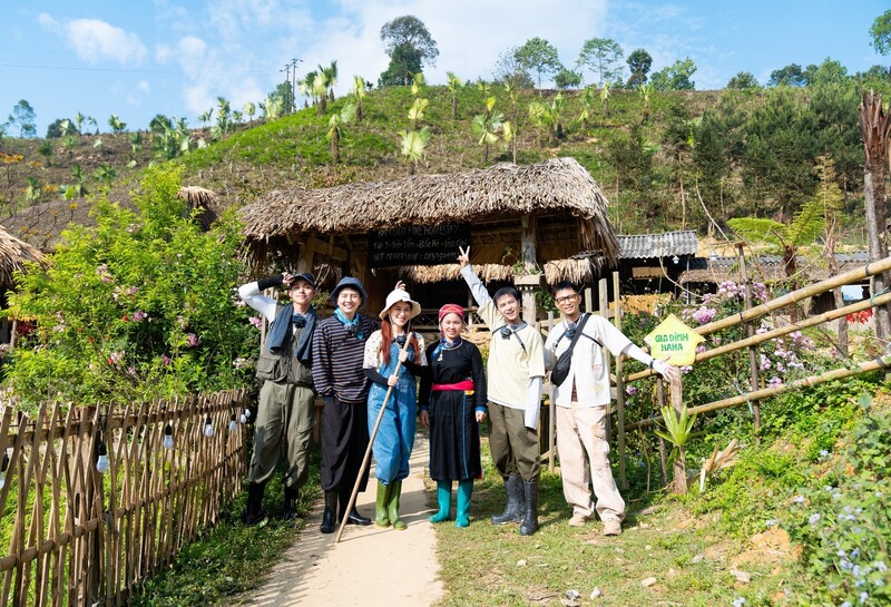 Ngôi làng nhỏ bé, mộc mạc tại Bản Liền (Lào Cai) đã trở thành điểm đến thu hút đông đảo du khách trong và ngoài nước