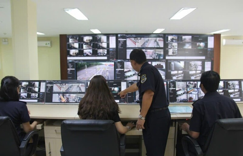 Công chức Hải quan khu vực XVIII thực hiện công tác giám sát trực tuyến. Nguồn: Internet
