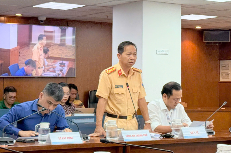 Thượng tá Nguyễn Ngọc Nam, Phó trưởng phòng Cảnh sát giao thông (PC08), Công an TP. Hồ Chí Minh trả lời báo chí chiều 28/8/2025. Ảnh: Minh Khuê.
