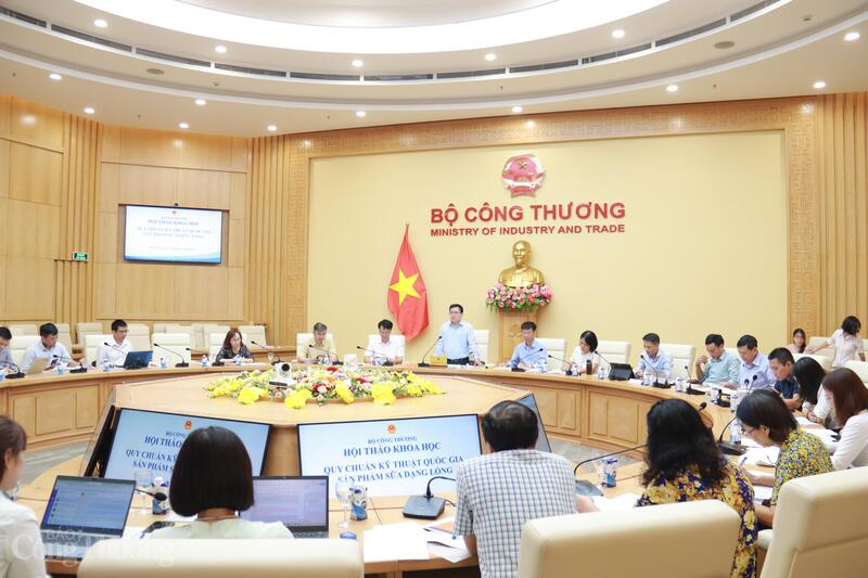 Tham dự hội thảo còn có lãnh đạo một số Cục, Vụ thuộc Bộ và đại diện doanh nghiệp, hiệp hội, bộ, ngành và viện, trường…