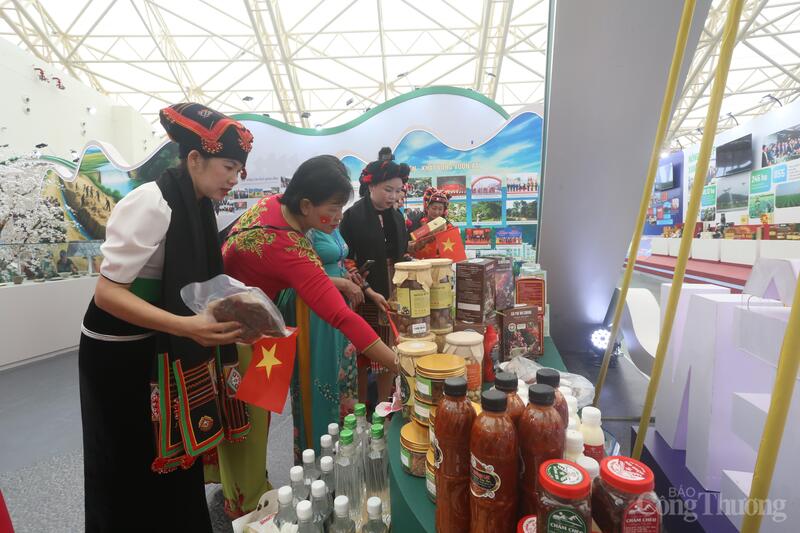 Đậm nét các sản phẩm OCOP tỉnh Điện Biên tham gia triển lãm.