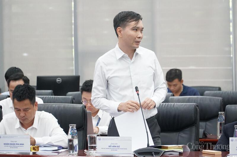 Ông Đỗ Văn Sử phát biểu tại cuộc họp