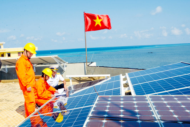 Thắp sáng Trường Sa bằng điện mặt trời