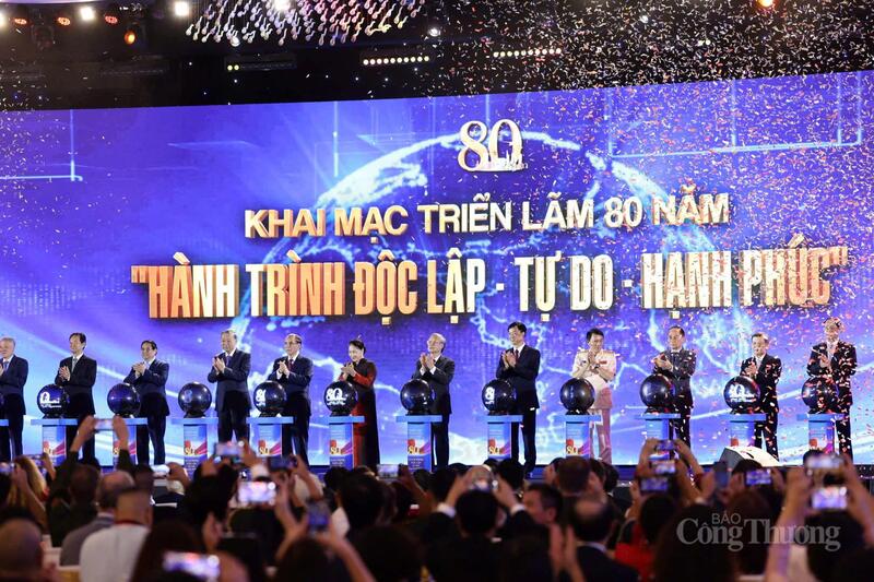 Tổng Bí thư Tô Lâm cùng các đại biểu thực hiện nghi lễ khai trương Triển lãm thành tựu đất nước nhân kỷ niệm 80 năm Ngày Quốc khánh 2/9.