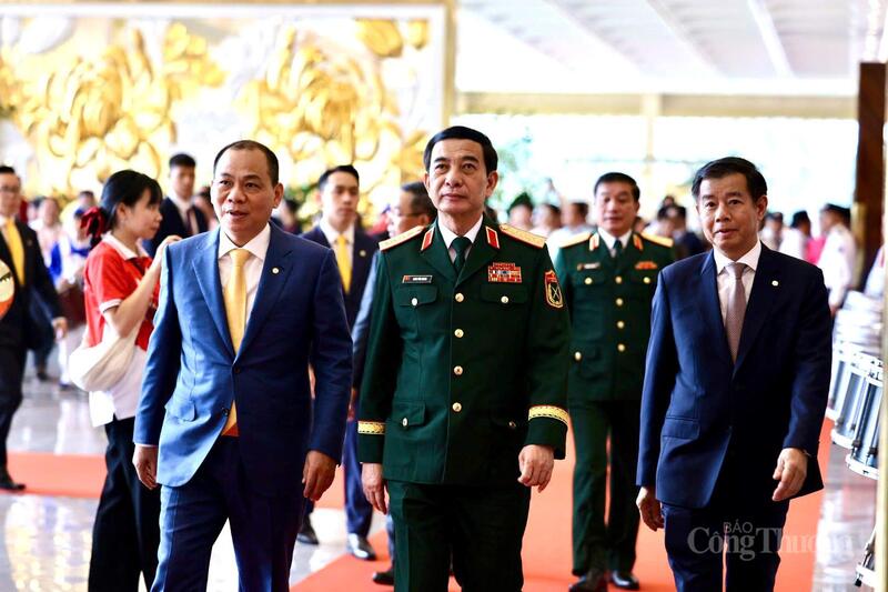 Đại tướng Phan Văn Giang, Bộ trưởng Bộ Quốc phòng dự lễ khai mạc.
