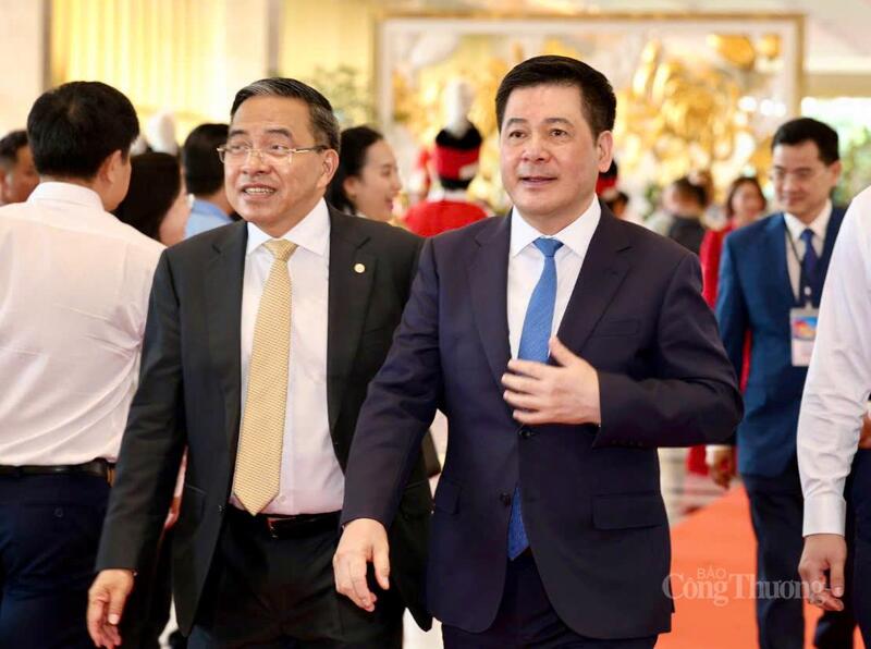 Bộ trưởng Bộ Công Thương Nguyễn Hồng Diên cùng lãnh đạo nhiều Bộ, ngành tham dự khai mạc Triển lãm thành tựu đất nước “80 năm hành trình Độc lập - Tự do - Hạnh phúc”