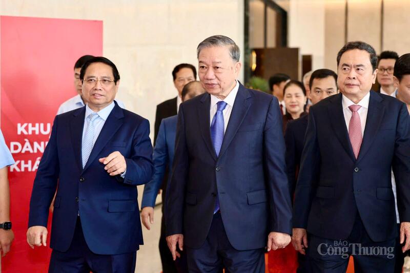 Tổng Bí thư Tô Lâm, Thủ tướng Chính phủ Phạm Minh Chính, Chủ tịch Quốc hội Trần Thanh Mẫn cùng các lãnh đạo, nguyên lãnh đạo Đảng, Nhà nước cùng tham dự lễ khai mạc Triển lãm thành tựu đất nước.