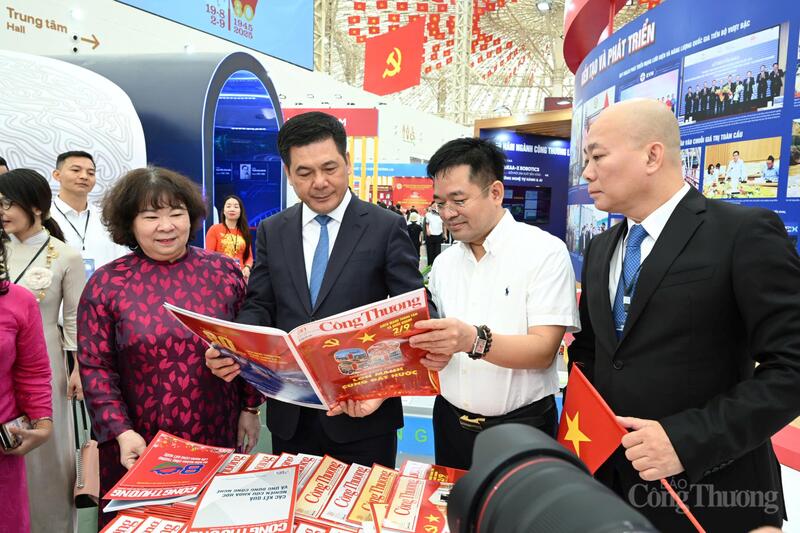 Hoạt động của Bộ trưởng Nguyễn Hồng Diên tại Triển lãm thành tựu đất nước - 5