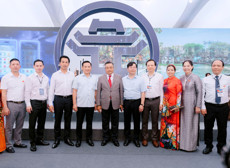 Chủ tịch UBND TP Hà Nội Trần Sỹ Thanh cùng lãnh đạo các sở, ngành tham quan “Không gian Truyền thống và Sáng tạo Hà Nội 2025”