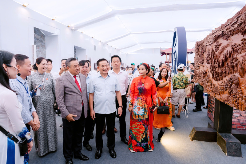 Với sự kết hợp hài hòa, Không gian Truyền thống và Sáng tạo Hà Nội 2025 khắc họa hình ảnh một Hà Nội vừa gìn giữ truyền thống, vừa khát khao đổi mới, sẵn sàng hội nhập quốc tế.