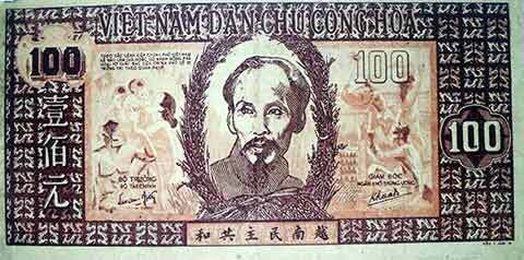 Tiền loại 100 đồng, Bộ Tài chính và ngân khố Trung ương phát hành sau Cách mạng tháng Tám năm 1945. Ảnh: Bảo tàng Lịch sử Quốc gia