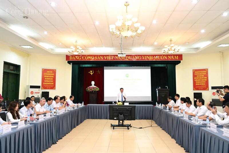 Quang cảnh buổi làm việc. Ảnh: Cấn Dũng