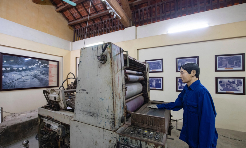 Mô hình minh họa công nhân làm việc trong Nhà máy in tiền tại đồn điền ChiNê. Ảnh: Dương Hưng