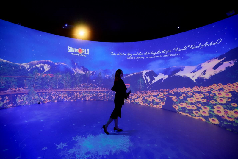 Không gian với mái vòm mô phỏng Mặt Trời với hiệu ứng trình diễn 3D mapping 360 độ.