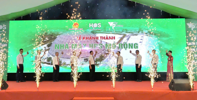 Khánh thành Dự án đầu tư mở rộng dây chuyền mới nhà máy chế biến cát, bột thạch anh ít sắt, chất lượng cao. Ảnh: Nguyễn Tuấn