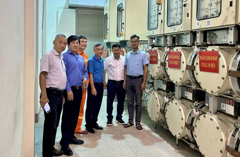 Công đoàn EVNNPT động viên người lao động trực cấp điện Quốc khánh 2/9 - 3