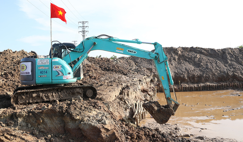 Thi công đào móng dự án đường dây 500kV Hải Phòng - Thái Bình