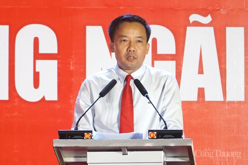 Giám đốc Sở Công Thương tỉnh Quảng Ngãi Nguyễn Thanh Mân phát biểu khai mạc hội chợ