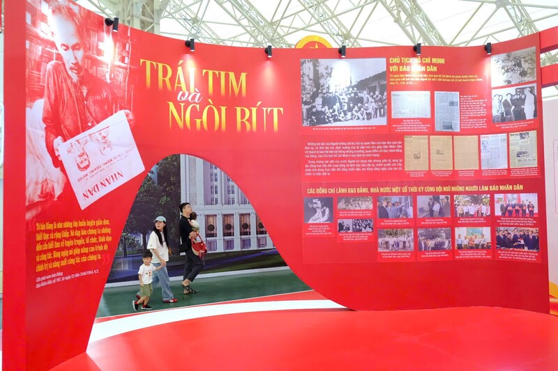 Khối báo chí được quan tâm tại Triển lãm thành tựu đất nước - 3