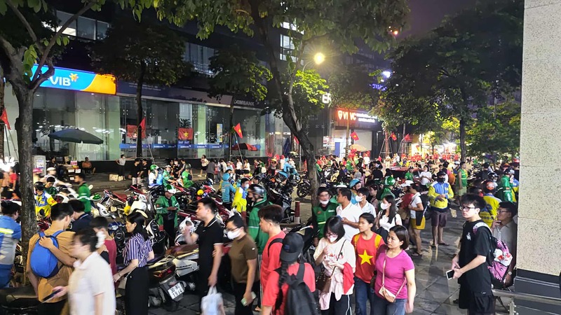 Vỉa hè đường Trần Phú lúc 23 giờ ngày 29/8