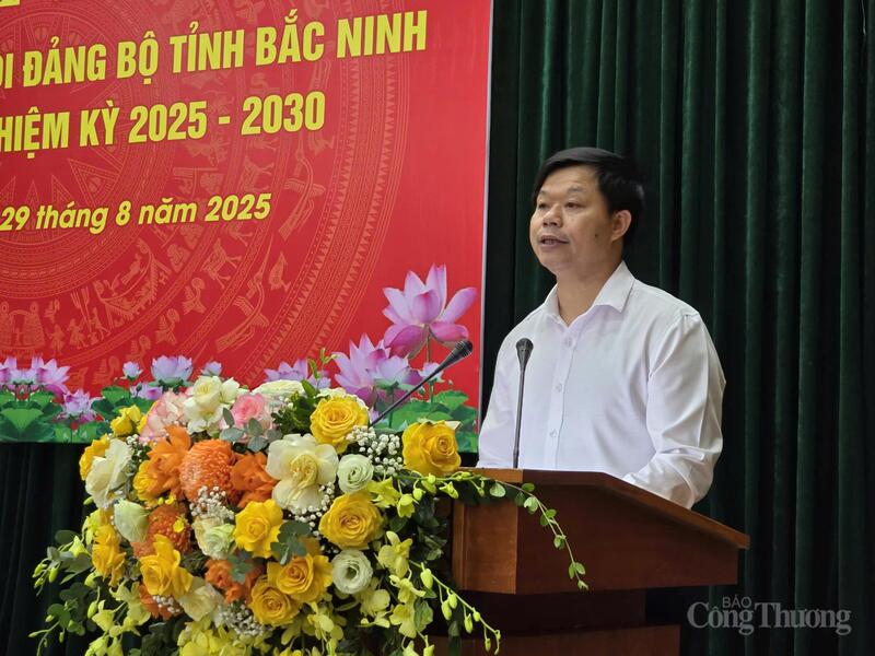 Ông Nguyễn Quang Đông - Phó Giám đốc Sở Nội vụ Bắc Ninh thông tin tại buổi họp báo