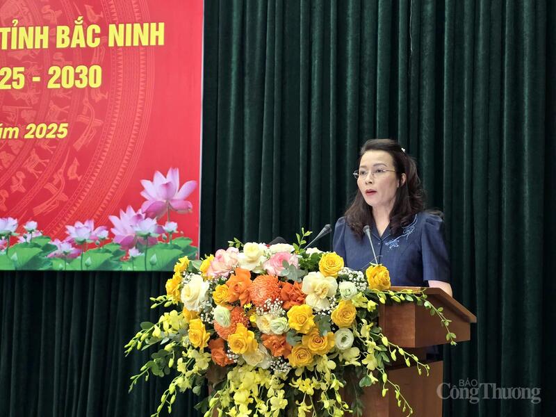 Phó Bí thư Thường trực Tỉnh ủy Nguyễn Thị Hương phát biểu chỉ đạo