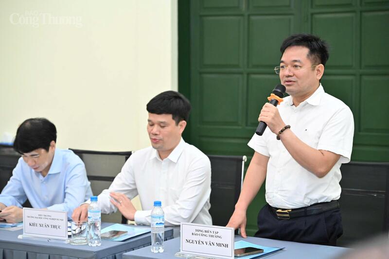 Tổng Biên tập Báo Công Thương Nguyễn Văn Minh phát biểu tại buổi làm việc. Ảnh: Cấn Dũng