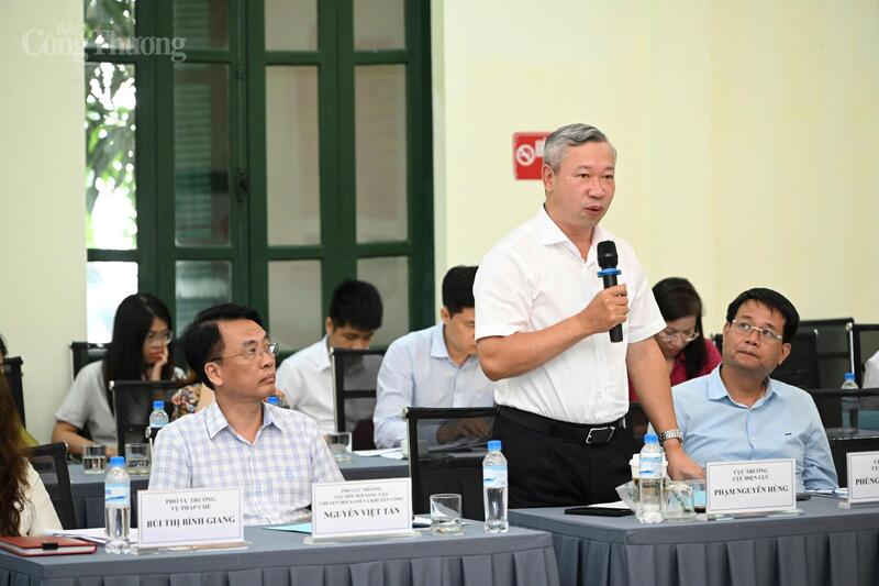 Cục trưởng Cục Điện lực Phạm Nguyên Hùng đánh giá cao bề dày truyền thống và tiềm lực khoa học của Viện, đặc biệt là tỷ lệ cán bộ có trình độ tiến sĩ, thạc sĩ rất cao