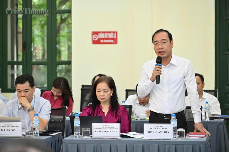 Vụ trưởng Vụ Tổ chức cán bộ Trần Quang Huy phát biểu tại buổi làm việc