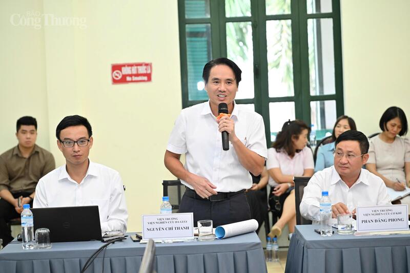 Viện trưởng Viện Nghiên cứu Da - giầy Nguyễn Chí Thanh phát biểu tại buổi làm việc