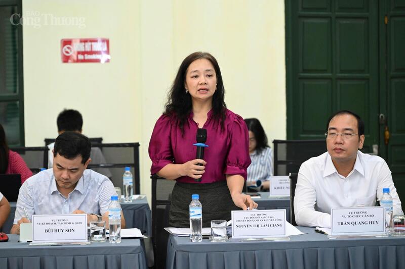 Cục trưởng Cục Đổi mới sáng tạo, Chuyển đổi xanh và Khuyến công Nguyễn Thị Lâm Giang phát biểu tại buổi làm việc