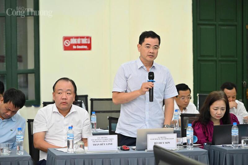 Vụ trưởng Vụ Kế Hoạch, Tài chính và Quản lý doanh nghiệp Bùi Huy Sơn phát biểu tại buổi làm việc