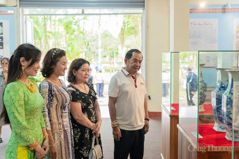 Triển lãm “Hồn của đất” tái hiện một chặng đường dài của gốm sứ Việt Nam - nghề thủ công có lịch sử hơn một vạn năm