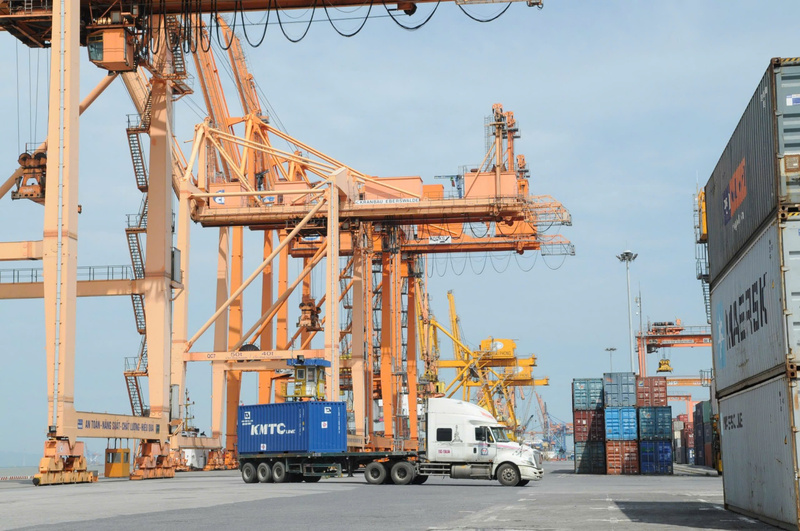 Xuất nhập khẩu là điểm sáng của nền kinh tế (Ảnh: Cấn Dũng)