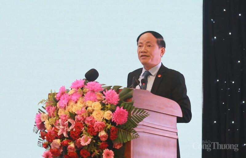 Chủ tịch UBND tỉnh Gia Lai Phạm Anh Tuấn chia sẻ tầm nhìn, chiến lược và những cam kết mạnh mẽ, khẳng định quyết tâm đưa Gia Lai trở thành điểm đến chiến lược của các nhà đầu tư. Ảnh: Hiền Mai