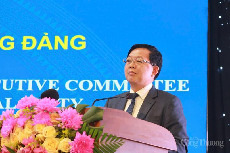 Bí thư Tỉnh ủy Hồ Quốc Dũng phát biểu bế mạc hội nghị. Ảnh: Hiền Mai