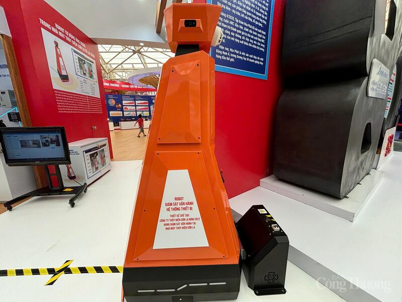 Robot giám sát vận hành thiết bị được Công ty Thuỷ điện Sơn La thiết kế, chế tạo năm 2022 và đang được vận hành tại Nhà máy Thuỷ điện Sơn La.
