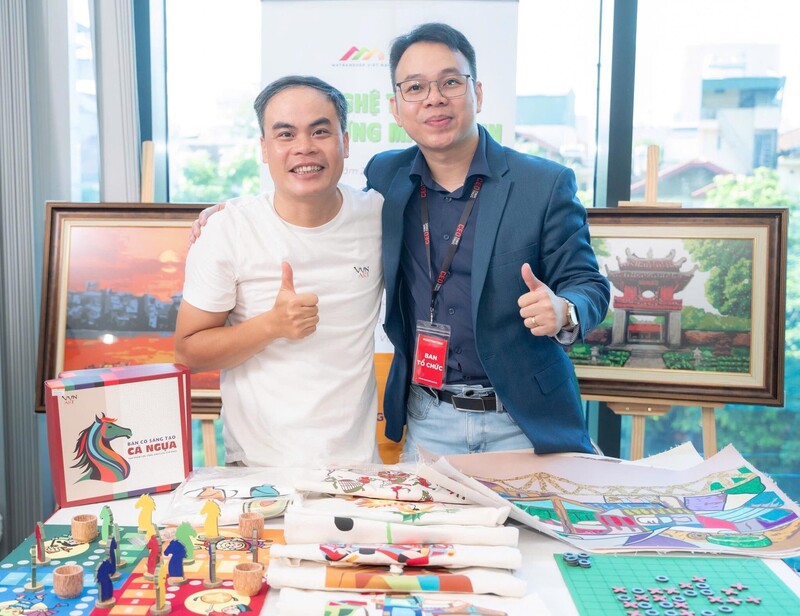 Ông Lê Việt Cường (Founder Vụn Art) và ông Nguyễn Văn Đạt (Chủ tịch HĐQT Mặt bằng đẹp Việt Nam)