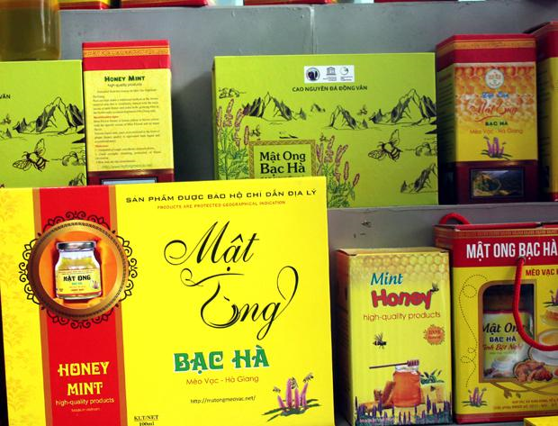 Sản phẩm mật ong bạc hà của HTX Tuấn Dũng đã đạt chuẩn VietGAHP, HACCP và được bảo hộ chỉ dẫn địa lý. Ảnh: Mộc Lan