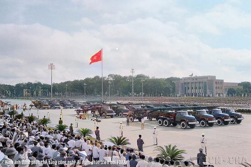 Khối tên lửa phòng không không quân diễu hành qua lễ đài. Ảnh: TTXVN