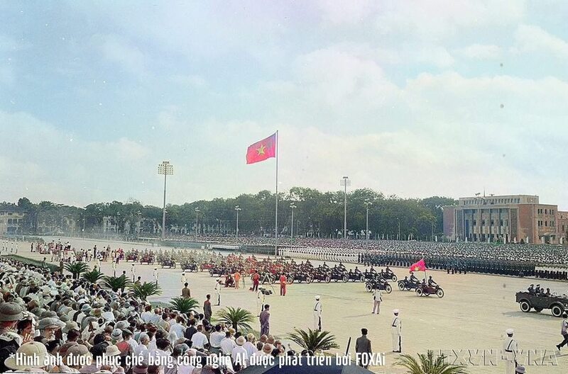 Ngày 2/9/1975, các lực lượng vũ trang nhân dân và hàng vạn nhân dân Thủ đô dự lễ mít tinh, duyệt binh và diễu hành chào mừng kỷ niệm 30 năm ngày thành lập nước Việt Nam Dân chủ Cộng hòa. Ảnh: TTXVN