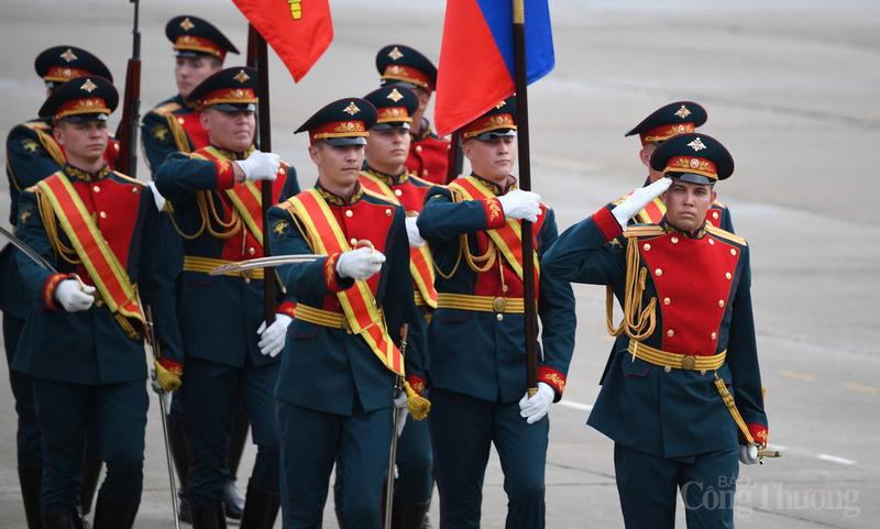Đội hình tiêu binh danh dự là những quân nhân ưu tú, tuyển chọn từ nhiều vùng miền trên toàn nước Nga