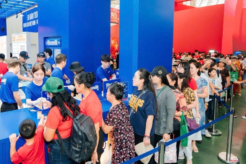 Lượng người ghé thăm không gian trưng bày và trải nghiệm của Vinamilk luôn ở mức cao trong thời gian diễn ra triển lãm. Ảnh: Tịnh Không