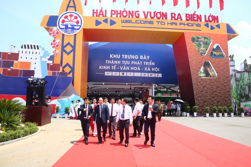 TP. Hải Phòng hòa cùng niềm vui của đất nước. Ảnh: Đỗ Hiền