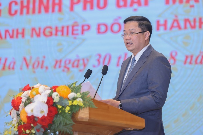 Thứ trưởng Bộ Tài chính Nguyễn Đức Tâm báo cáo mở đầu hội nghị - Ảnh: VGP/Nhật Bắc